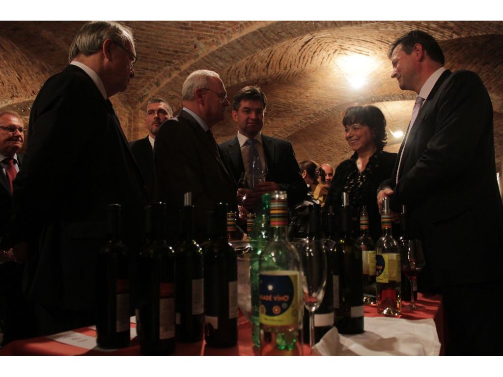Mr.president and minister of foreign affairs tasting our wines